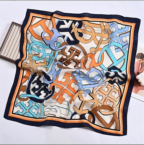 Tory Burch Fular