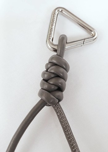 Botte*a Vene*a Gri Charm - Görsel 7