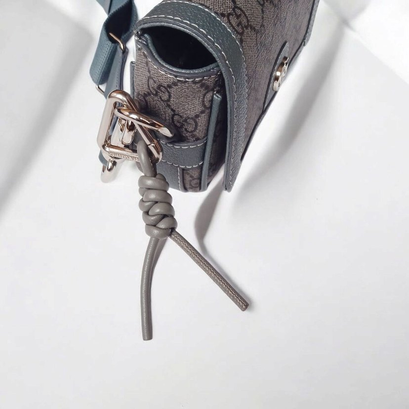 Botte*a Vene*a Gri Charm - Görsel 3