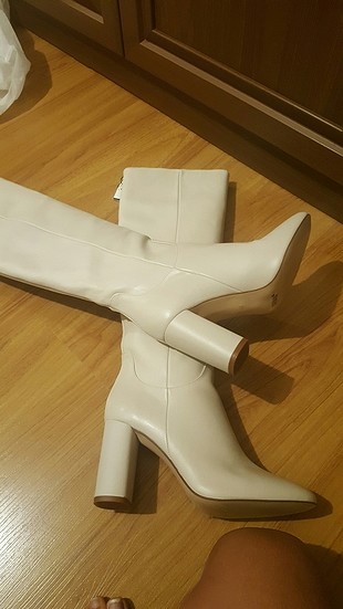 zara beyaz çizme