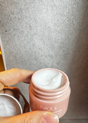 Clinique Moisture Surge Intense Nemlendirici - Görsel 2