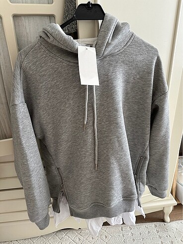 ETİKETLİ SWEAT