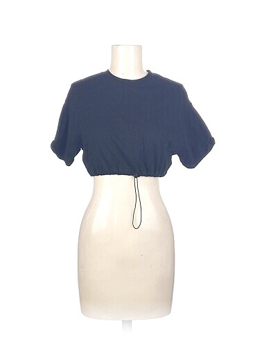 Bershka T-shirt %70 İndirimli.