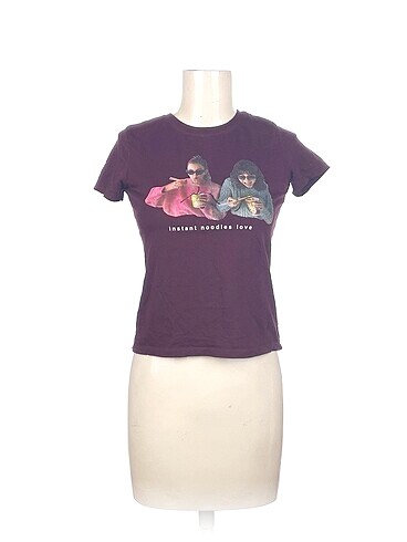 Bershka T-shirt %70 İndirimli.