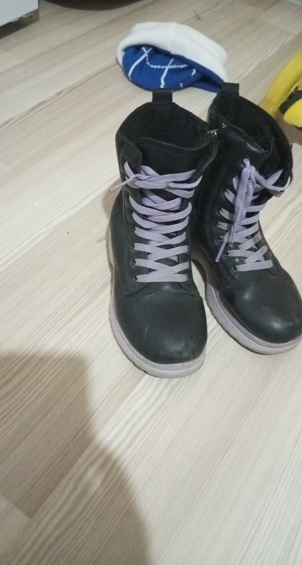 Siyah Bağcıklı Rock Tarzı Kadın Bot - Görsel 2