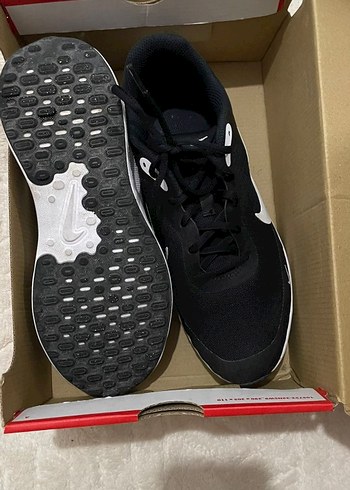 39 Beden Nike Revolution 7 GS yürüyüş,koşu ayakkabısı