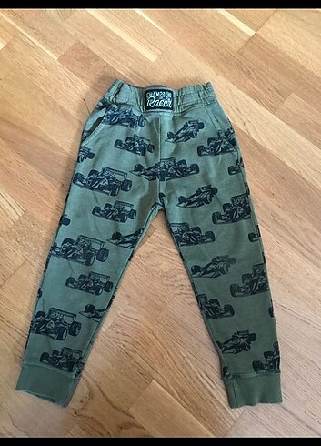 4 Yaş Beden yeşil Renk H&M EŞOFMAN ALTI