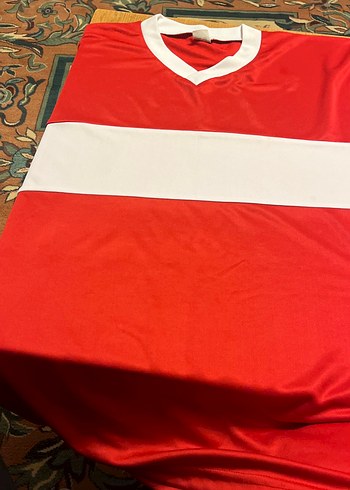 Kırmızı V Yaka Erkek Spor Forması - Görsel 2