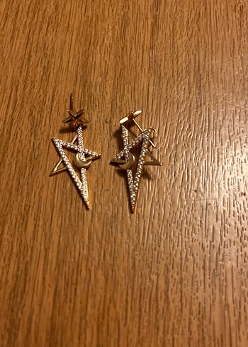 Altın Renkli Uzun Parlak Yıldız Küpeler - Görsel 3