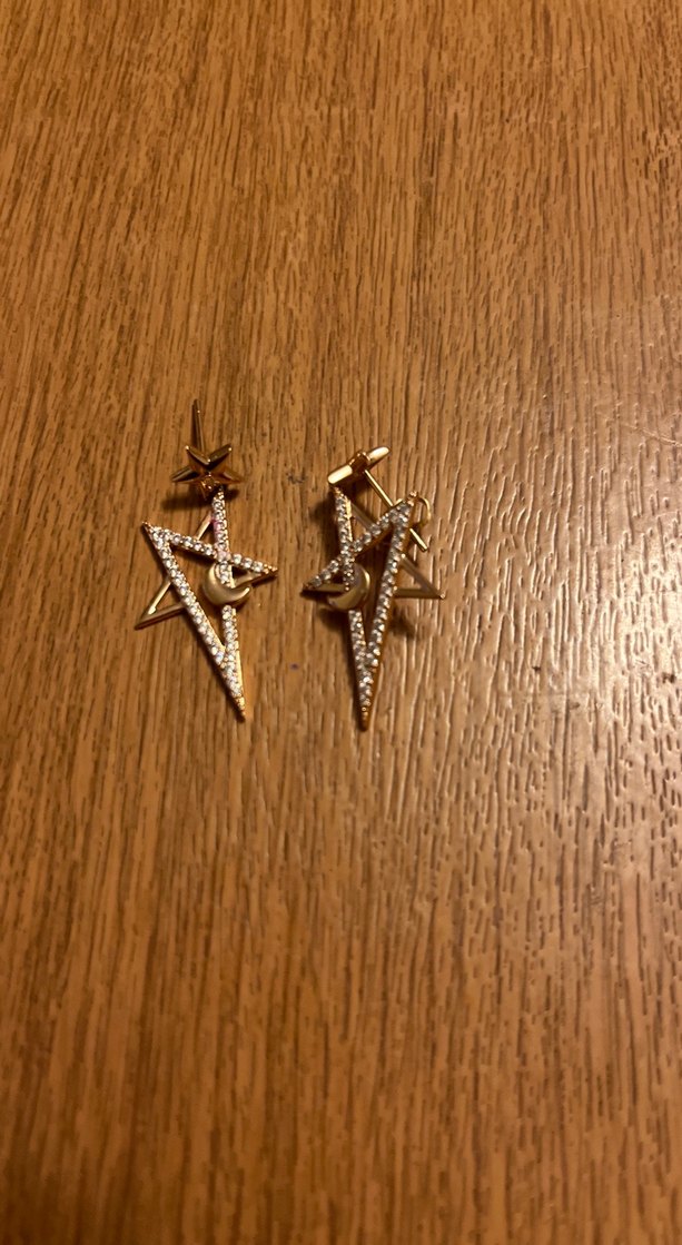 Altın Renkli Uzun Parlak Yıldız Küpeler - Görsel 3