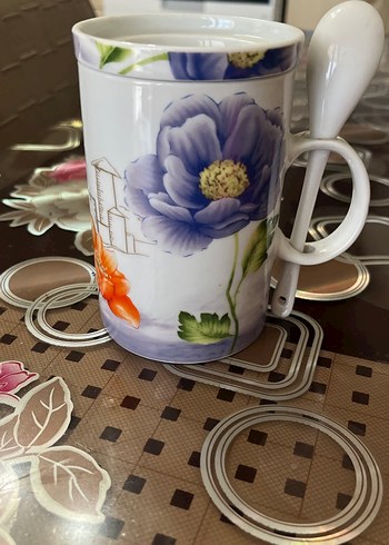 Çiçek Desenli Beyaz Seramik Kupa ve Kaşık - Görsel 2