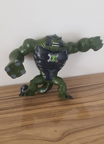  Ben10 - Ultimate İnsanazor figür 