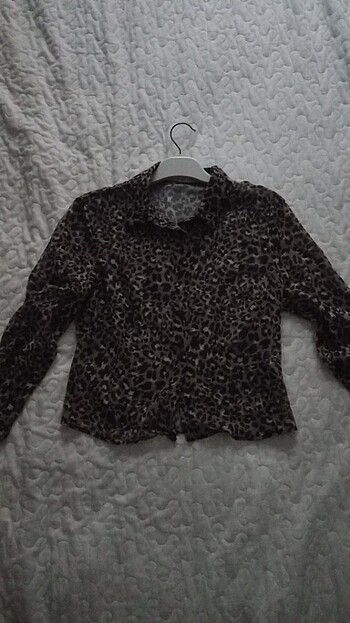 s Beden BERSHKA LEOPAR DESENLI GOMLEK