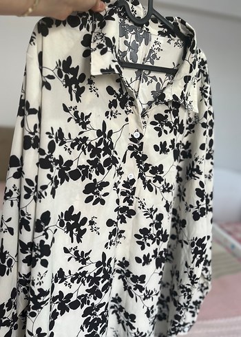 Çiçek Desenli V Yakalı Uzun Kollu Kadın Gömlek - Görsel 5