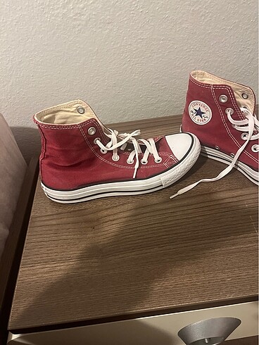 36,5 Beden bordo/kırmızı converse