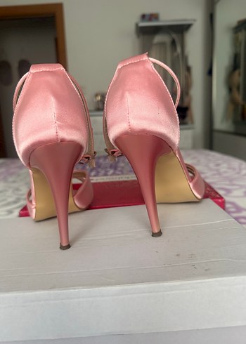 Pembe Saten Tokalı İnce Topuklu Kadın Ayakkabı - Görsel 3