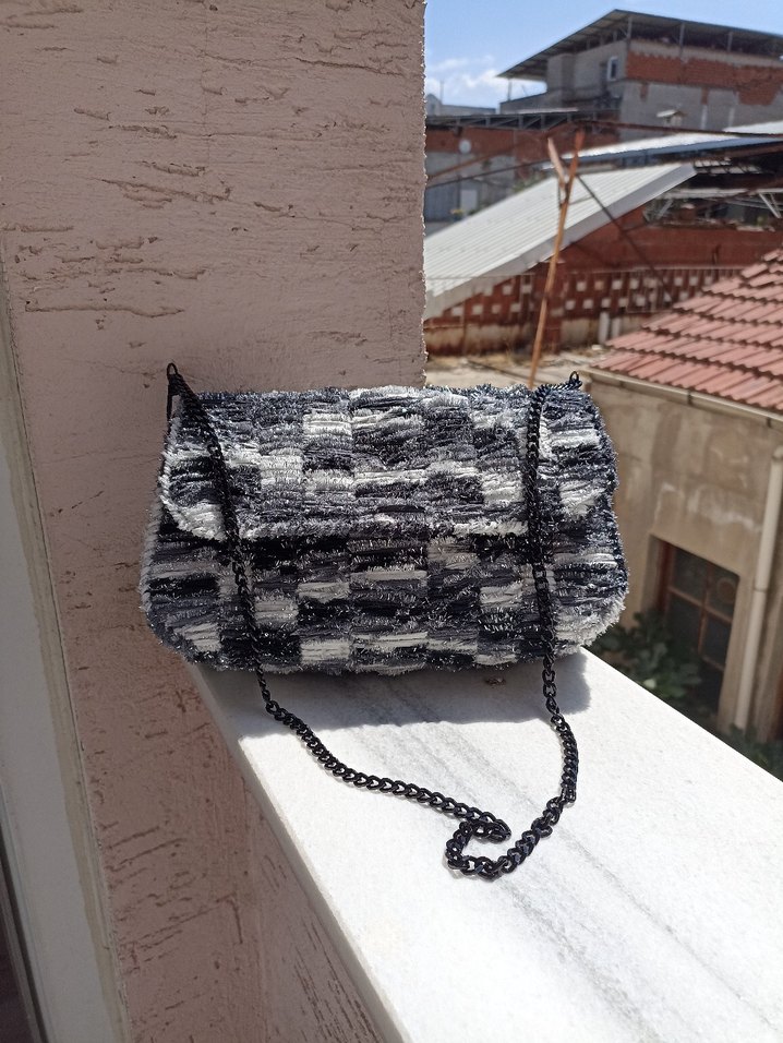 Gri Zincir Detaylı Kadın Çanta - Görsel 3