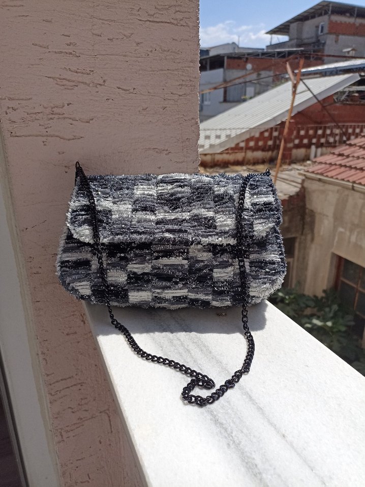 Gri Zincir Detaylı Kadın Çanta - Görsel 2