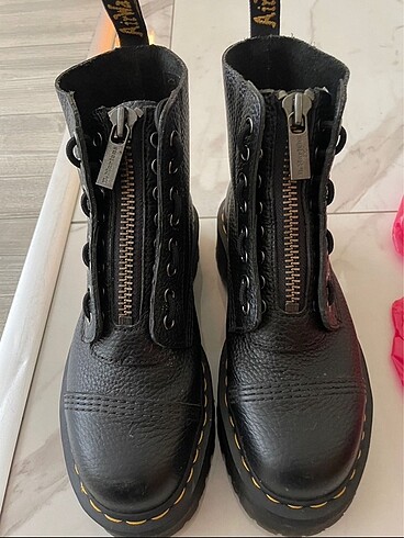 Dr. Martens fermuar detaylı bot