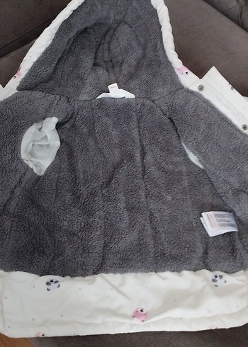 Düğmeli Kapüşonlu Kız Çocuk Beyaz Mont - Görsel 2