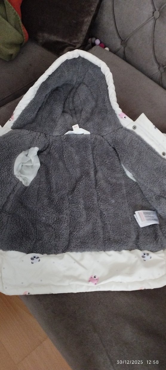 Düğmeli Kapüşonlu Kız Çocuk Beyaz Mont - Görsel 2