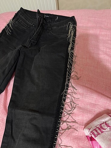 Diğer Yanları zincir detaylı kot pantolon