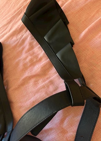 s Beden siyah Renk Deri detaylı fırfırlı korse askılı
