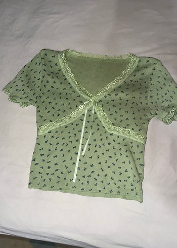 Dantel Detaylı çiçek baskılı bluz crop