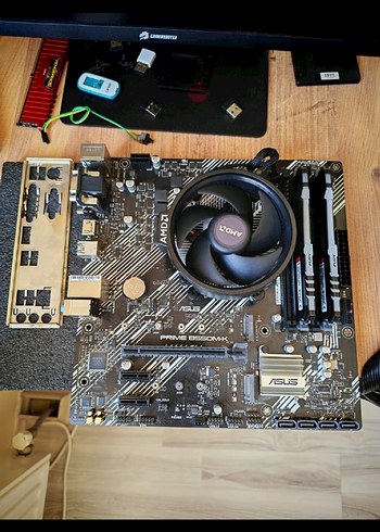 ASUS B550M-K/AMD RYZEN 5 5600X/32 GB DDR4 RGB RAM SET