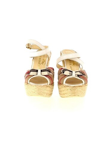 36 Beden Burberry Dolgu Topuk %70 İndirimli.