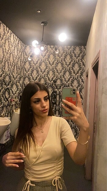 Yandan büzmeli Crop