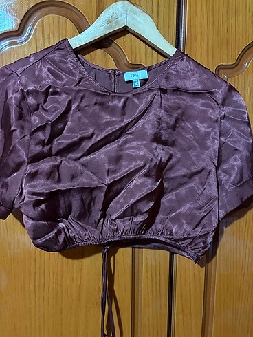 Twist saten crop
