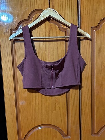 m Beden Twist crop