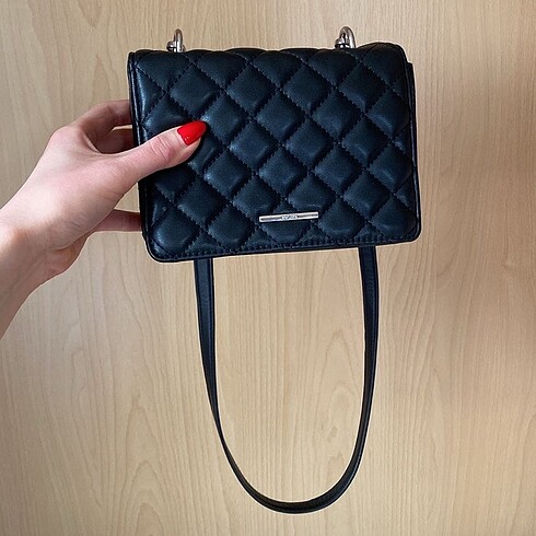 Bershka Kapitone Clutch Çanta