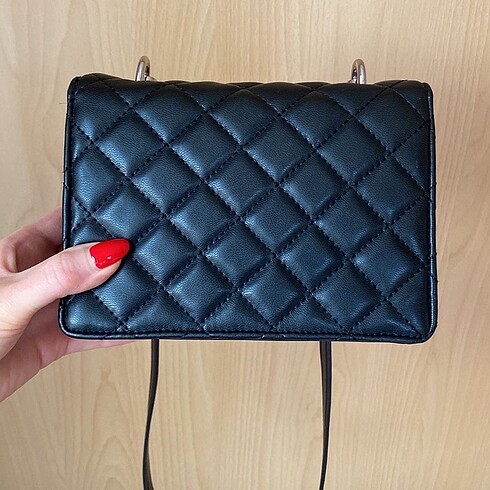 Beden siyah Renk Bershka Kapitone Clutch Çanta