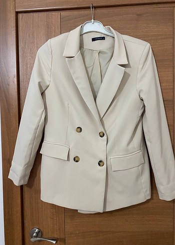 Düğmeli Bej Mini Kadın Blazer Ceket