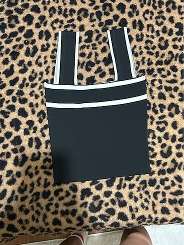 Siyah Crop