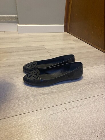39 Beden Tory Burch Siyah Rugan Babet