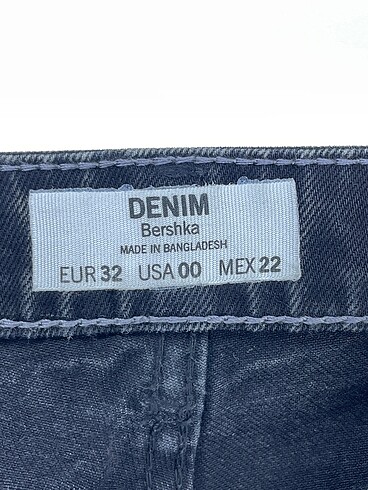 32 Beden siyah Renk Bershka Jean / Kot %70 İndirimli.