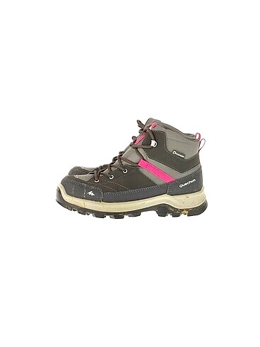 Decathlon Bot %70 İndirimli.