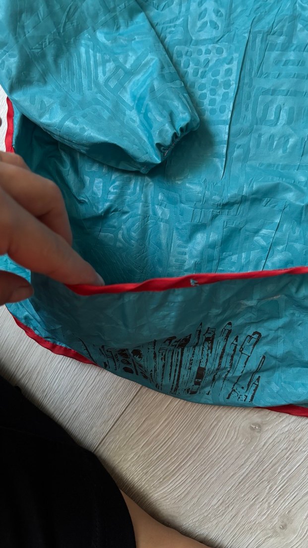 Turkuaz Bebek Önlüğü, Kırmızı Kenar - Görsel 3