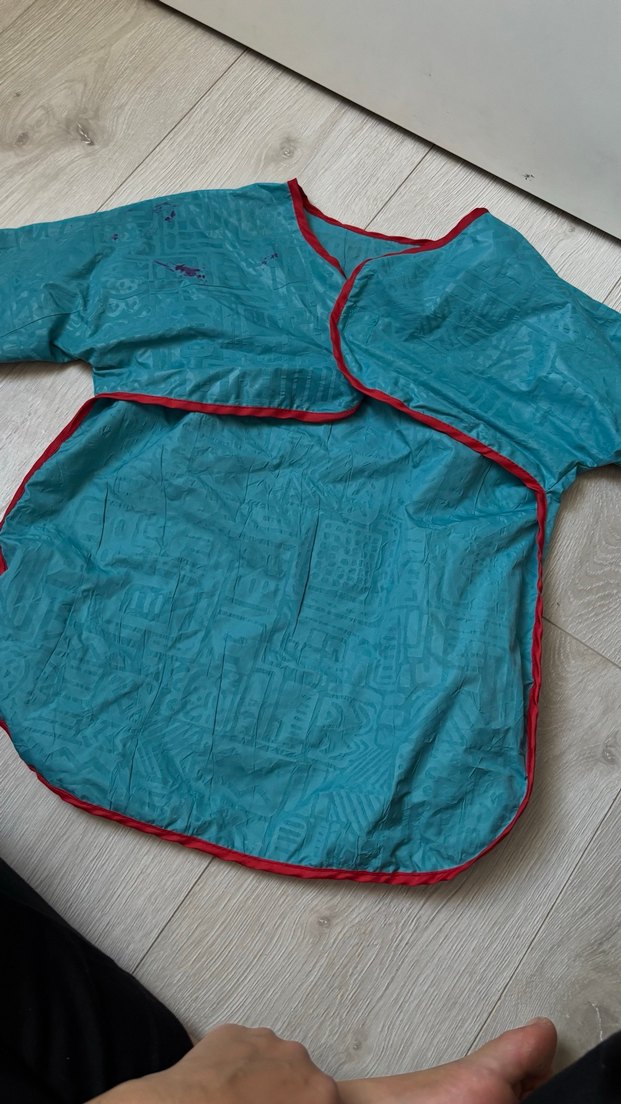 Turkuaz Bebek Önlüğü, Kırmızı Kenar - Görsel 4
