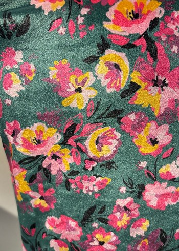 Çiçek Desenli Pul İşlemeli Kadın Tişört - Görsel 7