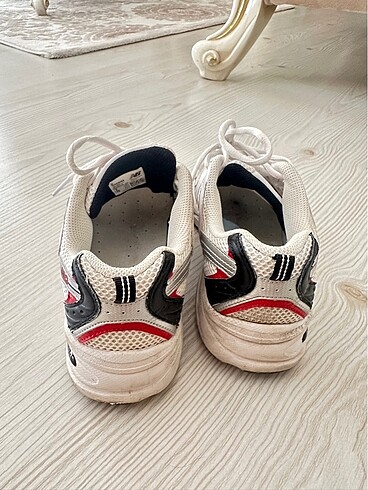 39 Beden beyaz Renk New balance 530 kırmızı