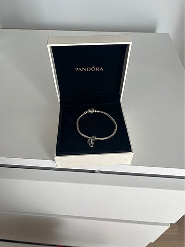 Pandora Pandora bileklik ve charm