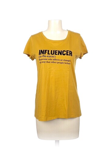Defacto T-shirt %70 İndirimli.