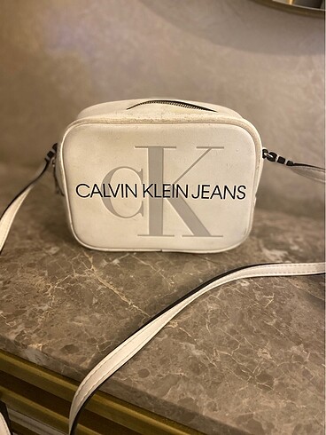 Calvin Klein Ayarlanabilir Askılı Çanta