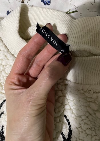Trendyol & Milla Beyaz Nakışlı Kadın Peluş Sweatshirt