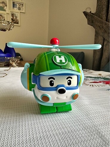  Beden Robocar Poli, Helly Dönüşebilen Figür