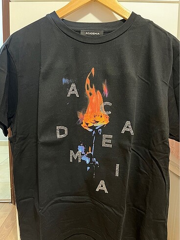 Academia Academia Tshirt